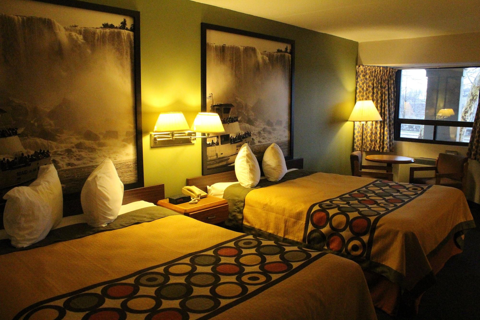 Hotel Super 8 By Wyndham North