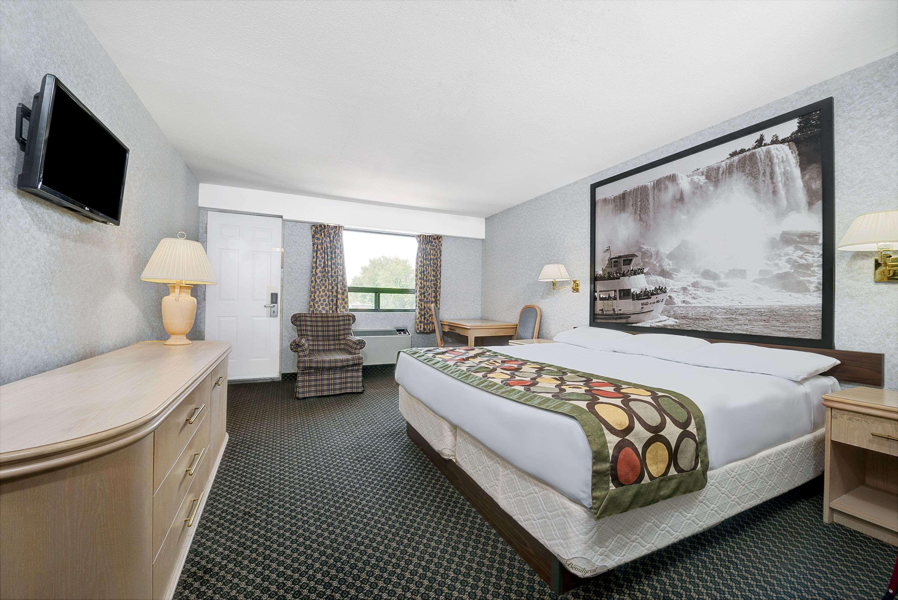 Hotel Super 8 By Wyndham North