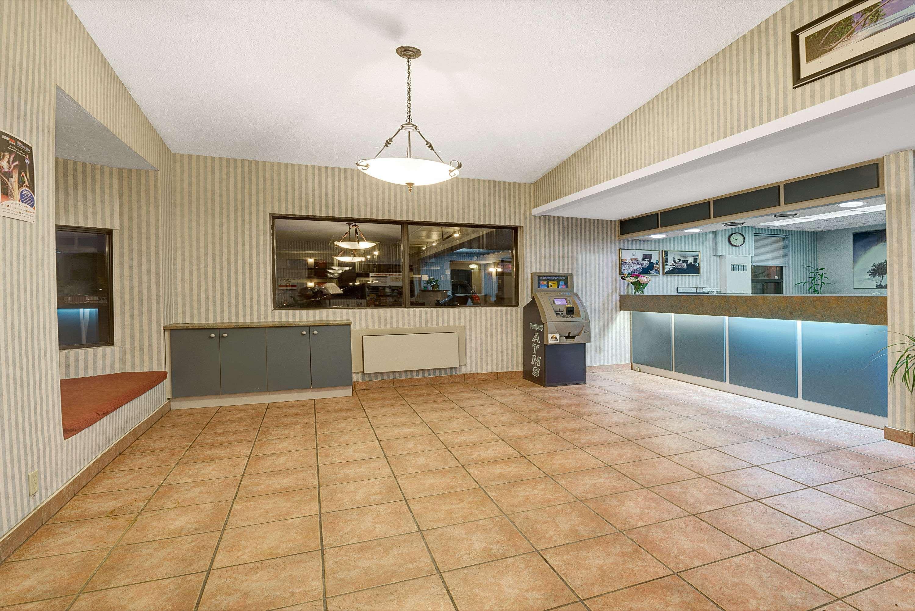Hotel Super 8 By Wyndham North