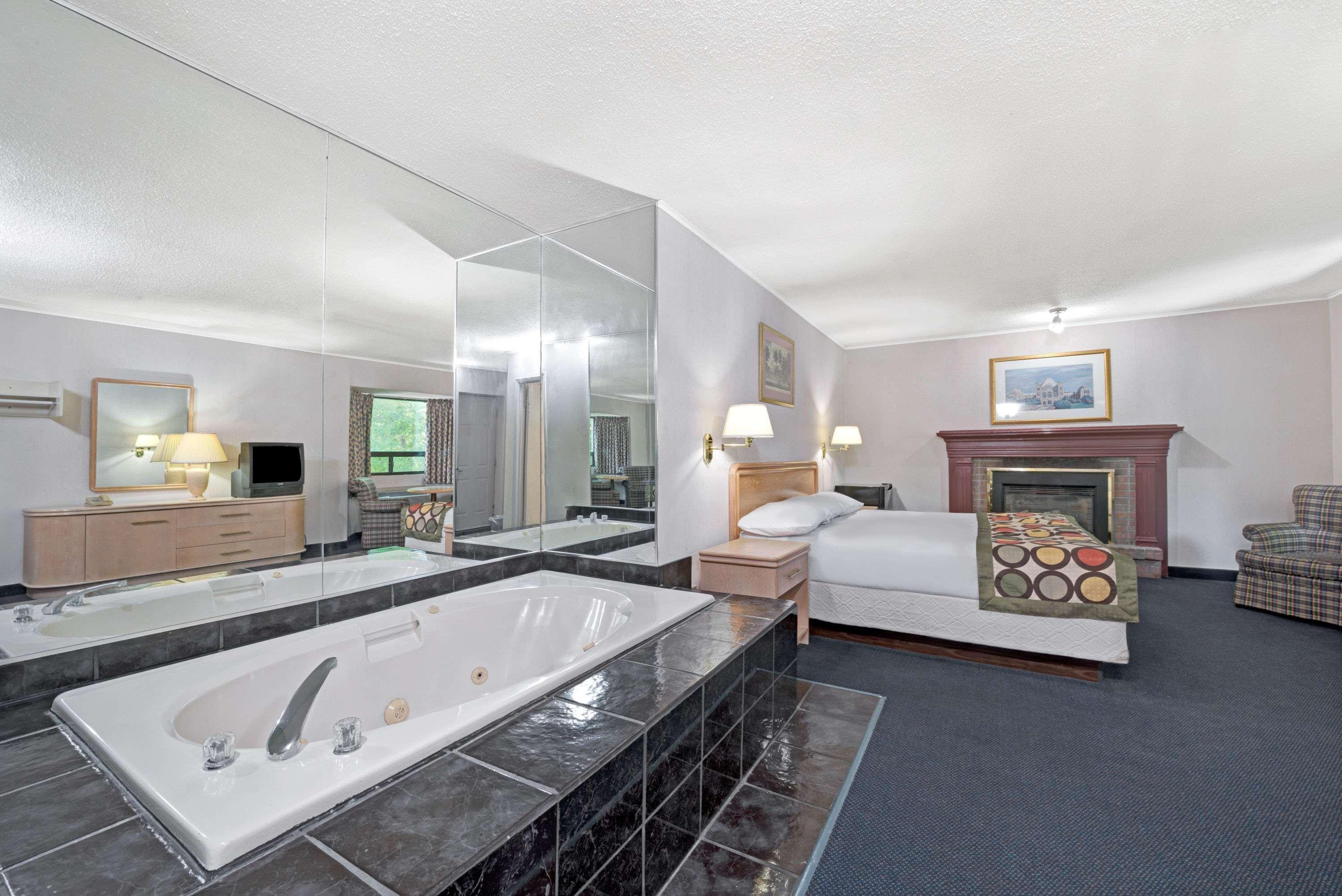 Super 8 By Wyndham North Hotel Niagara Falls