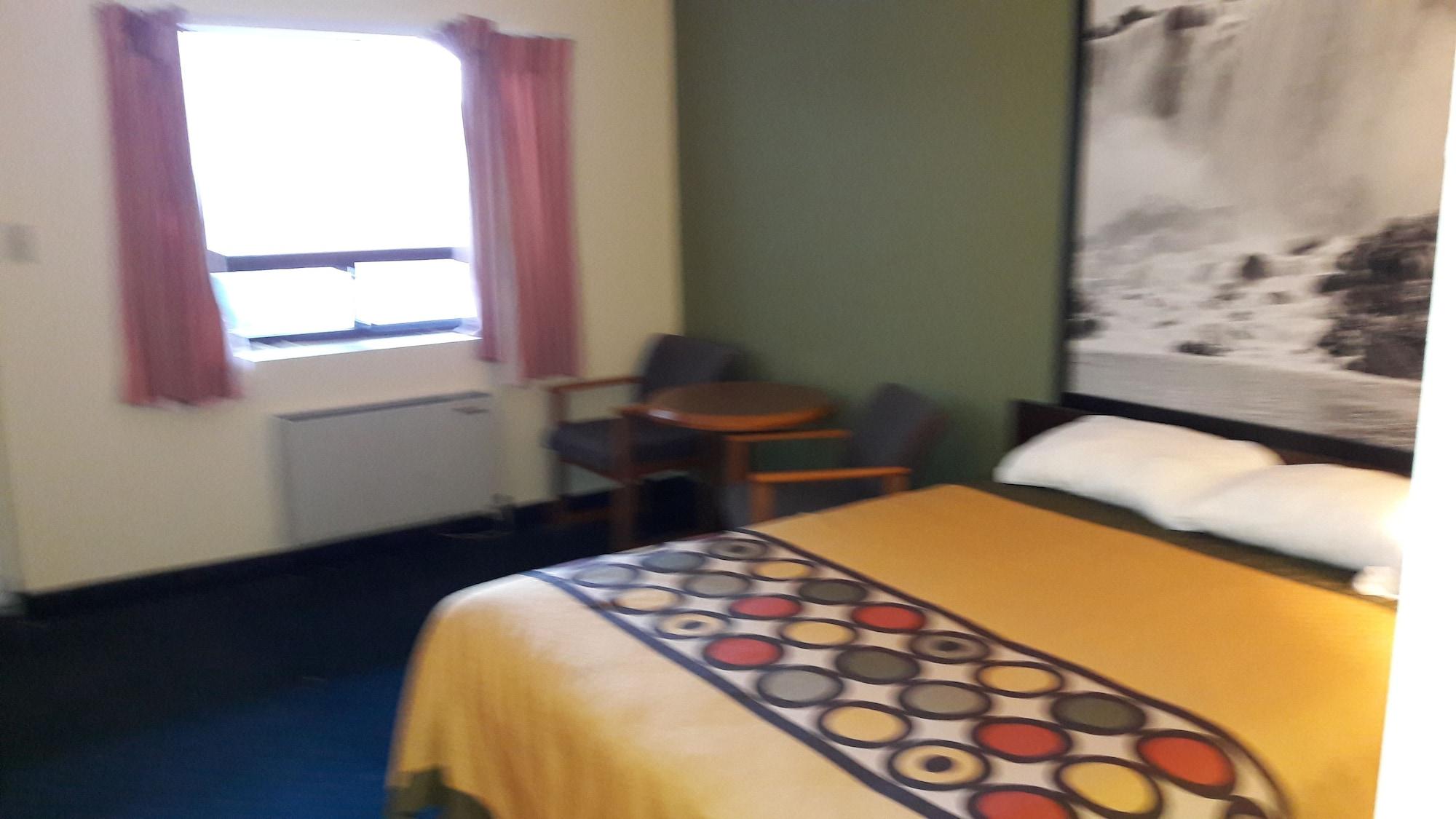 Hotel Super 8 By Wyndham North