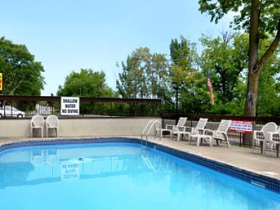 Hotel Super 8 By Wyndham North Niagara Falls